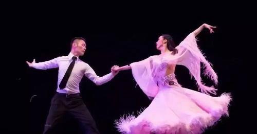 舞蹈独舞成人演出视频,成人独舞艺术盛宴